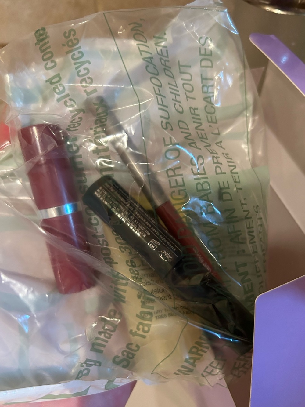 Clinique Women Makeup Gift Set - Picture 4 of 4